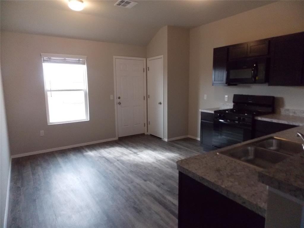 1841 Jack Rabbit Ln - Photo 4 of 10
