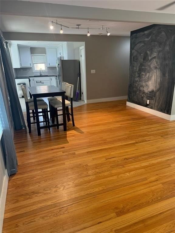 1215 Westlawn Dr - Photo 4 of 33