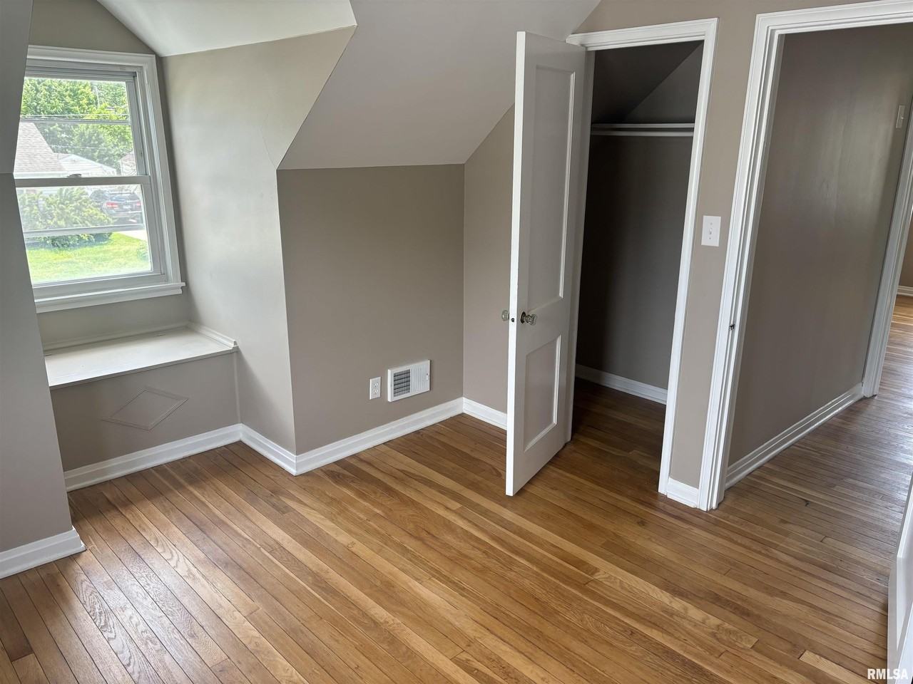 2931 N Saint Philomena Ct - Photo 3 of 8