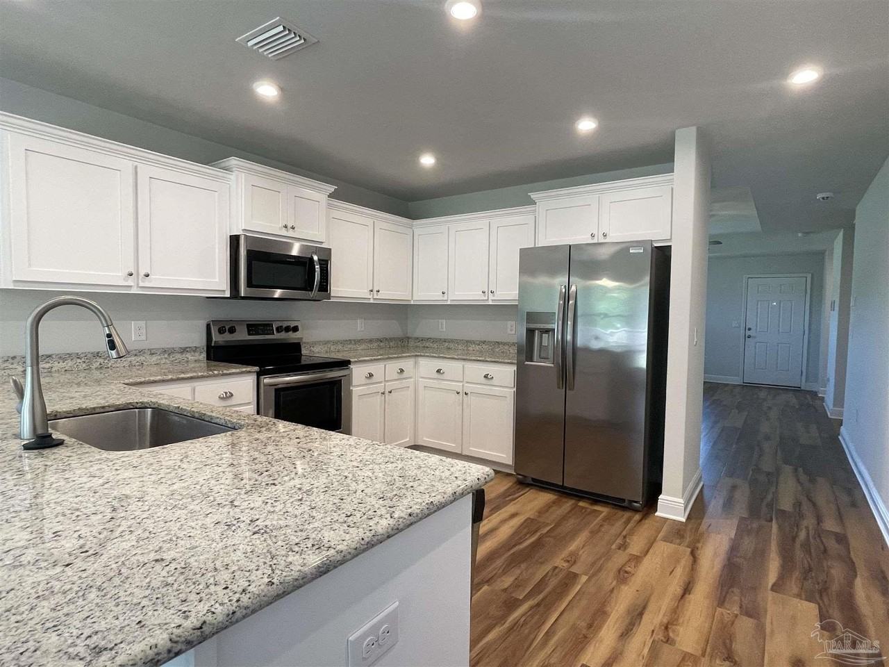 7130 Sonny Dr - Photo 6 of 24
