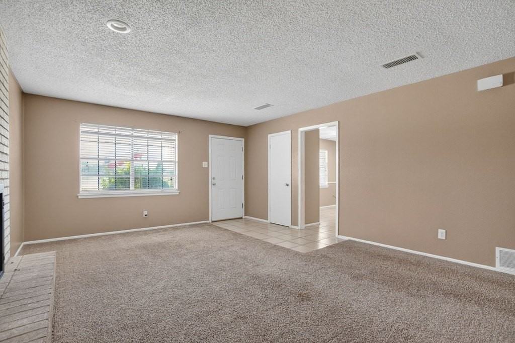 2615 Haynes Dr #B - Photo 5 of 36