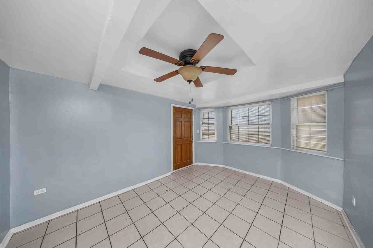 408 Nw Woodridge Dr #1 - Photo 4 of 26