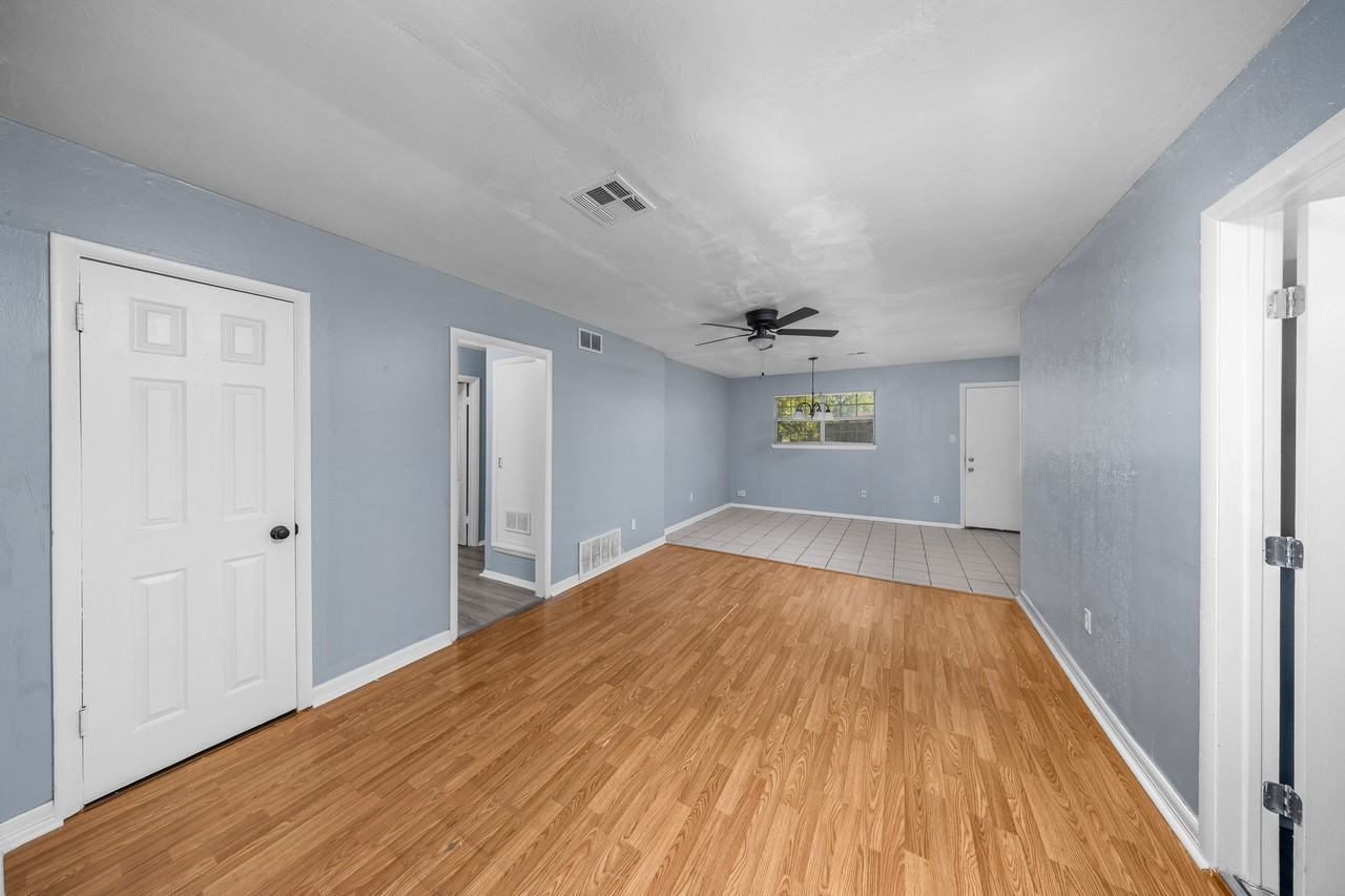 408 Nw Woodridge Dr #1 - Photo 5 of 26