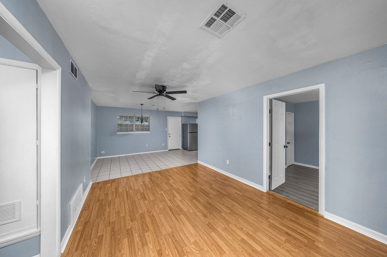 408 Nw Woodridge Dr #1 - Photo 6 of 26