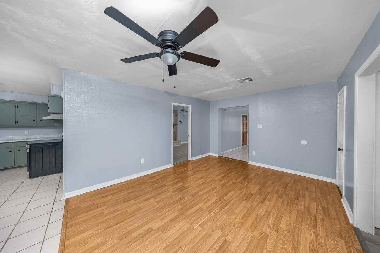 408 Nw Woodridge Dr #1 - Photo 7 of 26