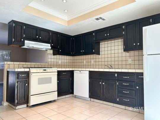 932 W Graaf Ave Apt A - Photo 4 of 13
