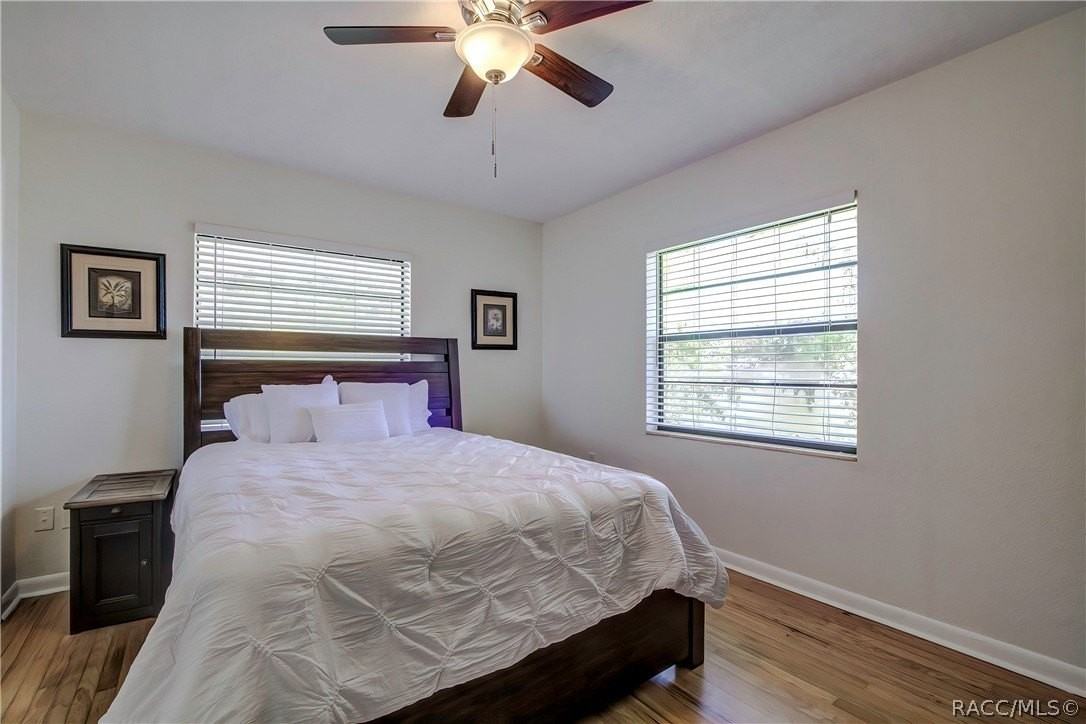 229 Ne 5th St - Photo 3 of 31
