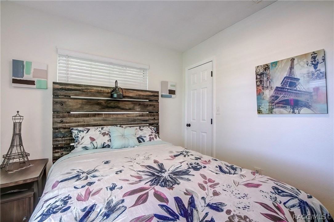 229 Ne 5th St - Photo 5 of 31