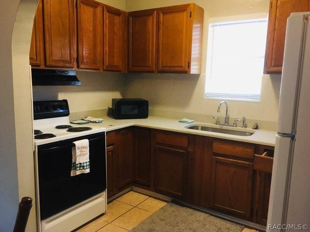 209 1/2 9th Ave N - Photo 2 of 10