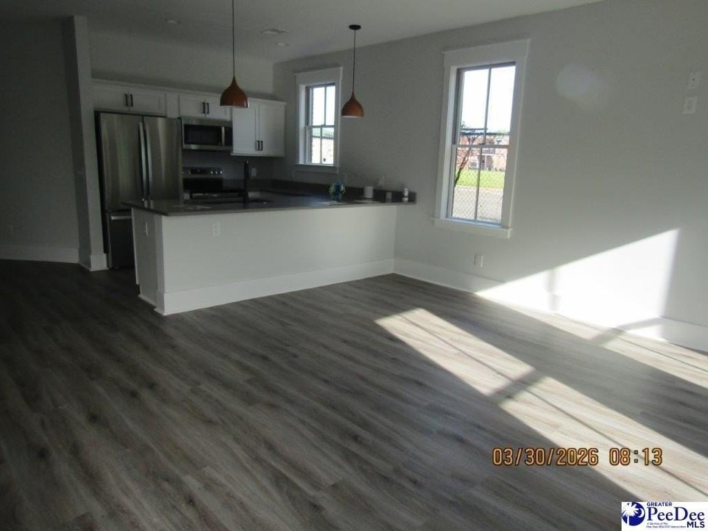 315 Railroad Ave - Photo 3 of 20
