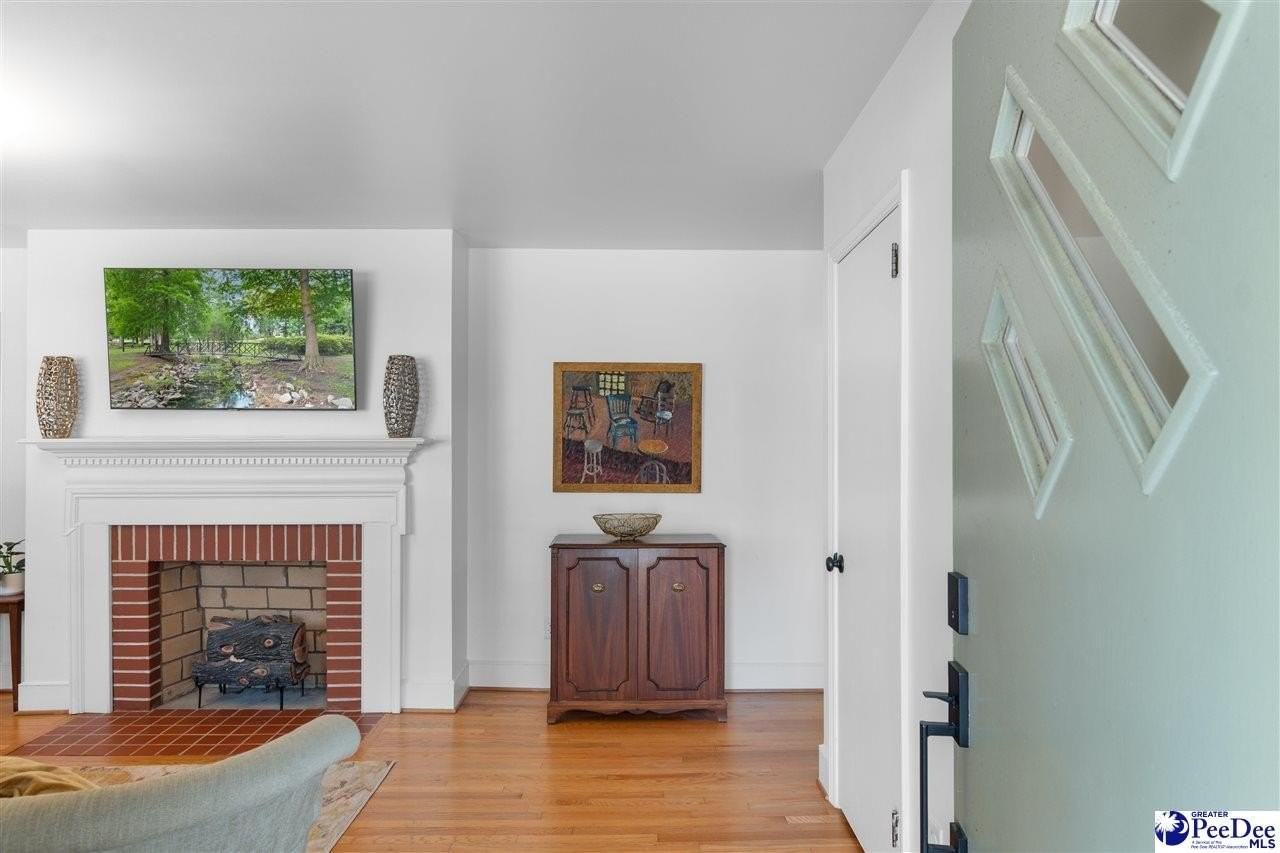 612 Spruce St - Photo 4 of 31