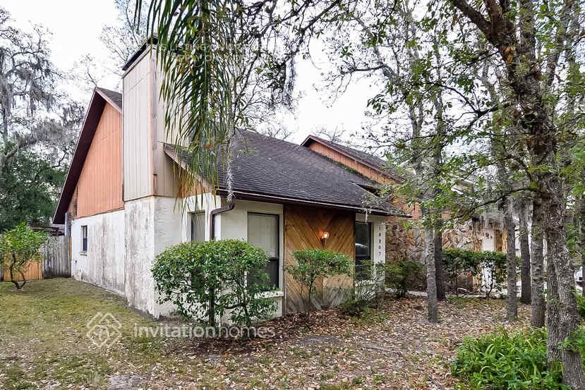 10207 N Hyaleah Rd - Photo 2 of 20