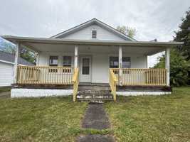 featured image of 125 Clyde St #1