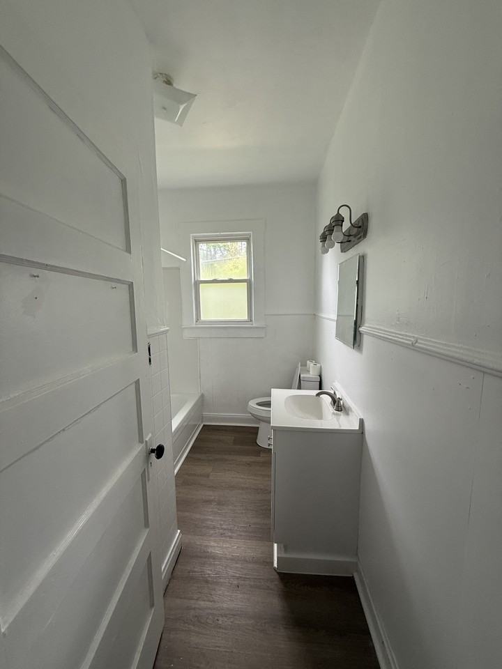 125 Clyde St #1 - Photo 7 of 20