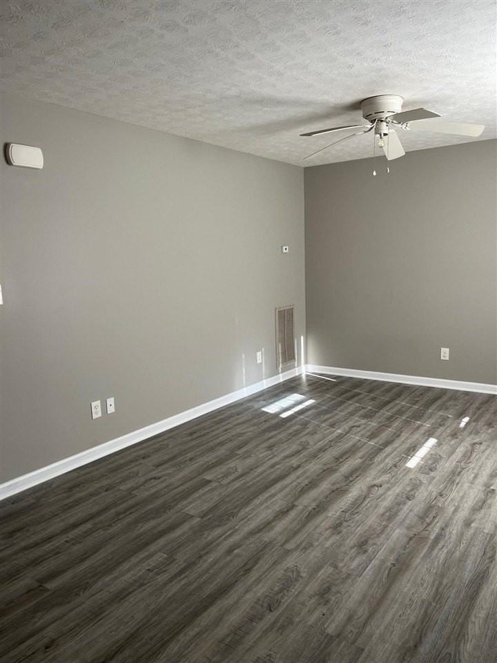135 Amy Ave #B - Photo 2 of 6