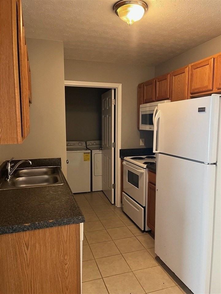 135 Amy Ave #B - Photo 3 of 6