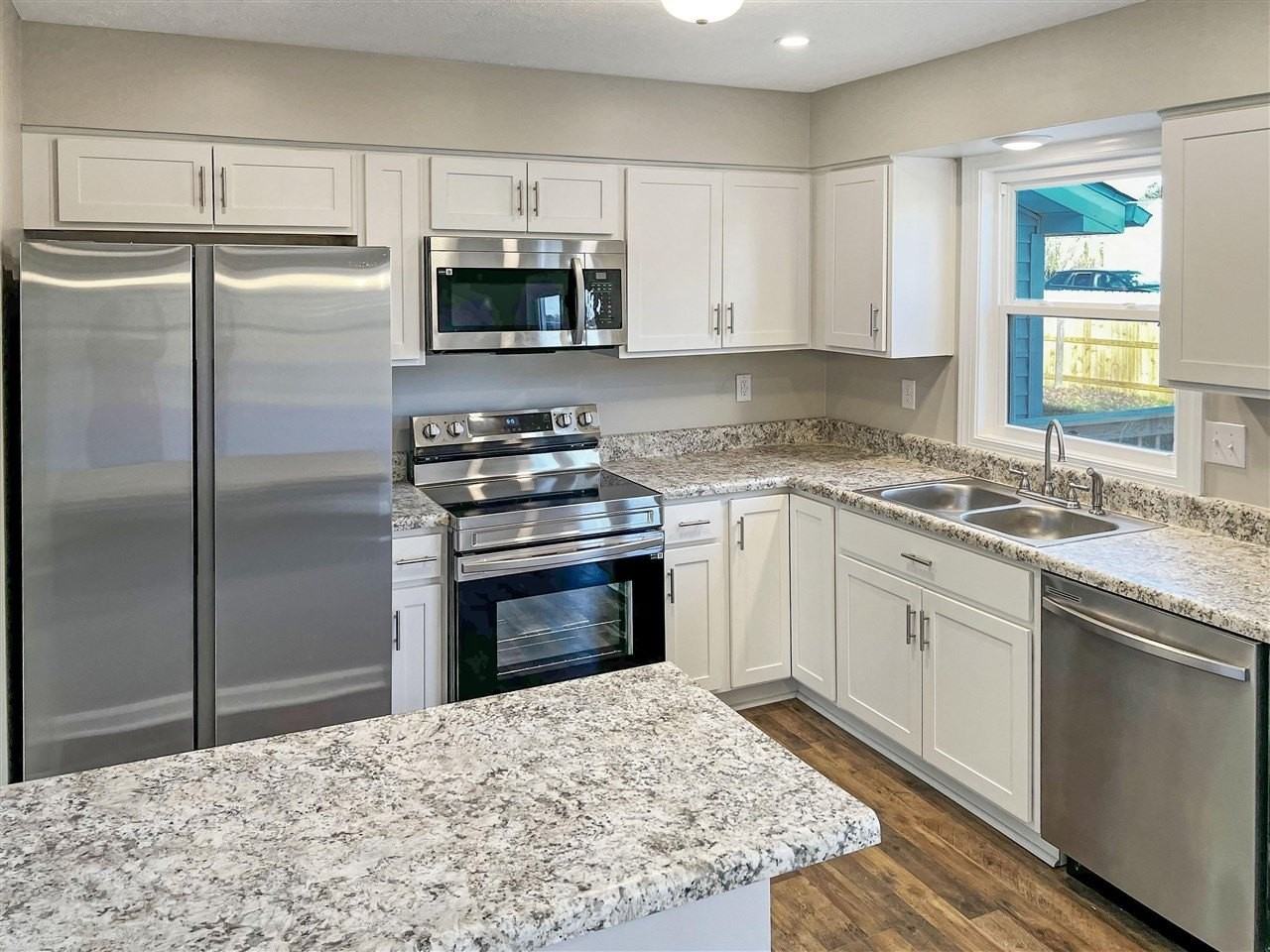 1248 Derek Dr - Photo 3 of 31