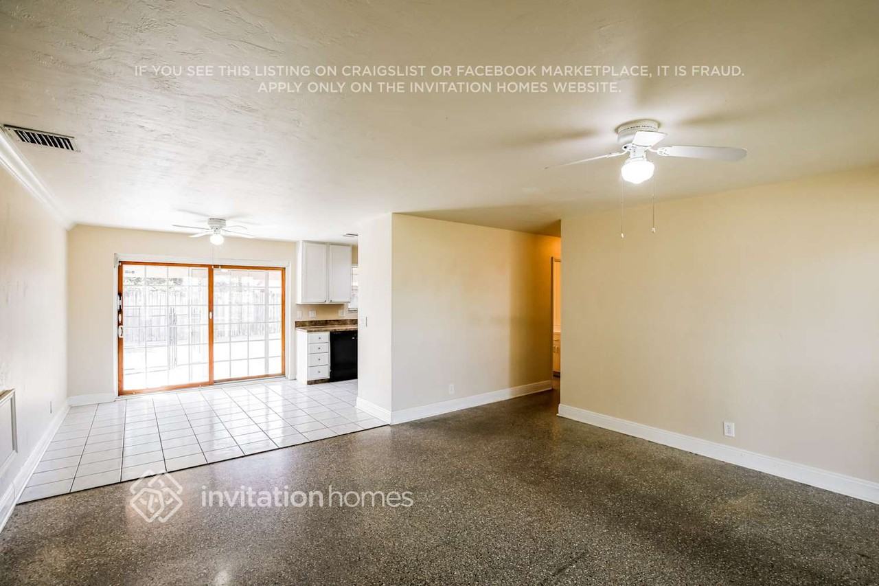 1755 Sw 37th Way - Photo 4 of 17
