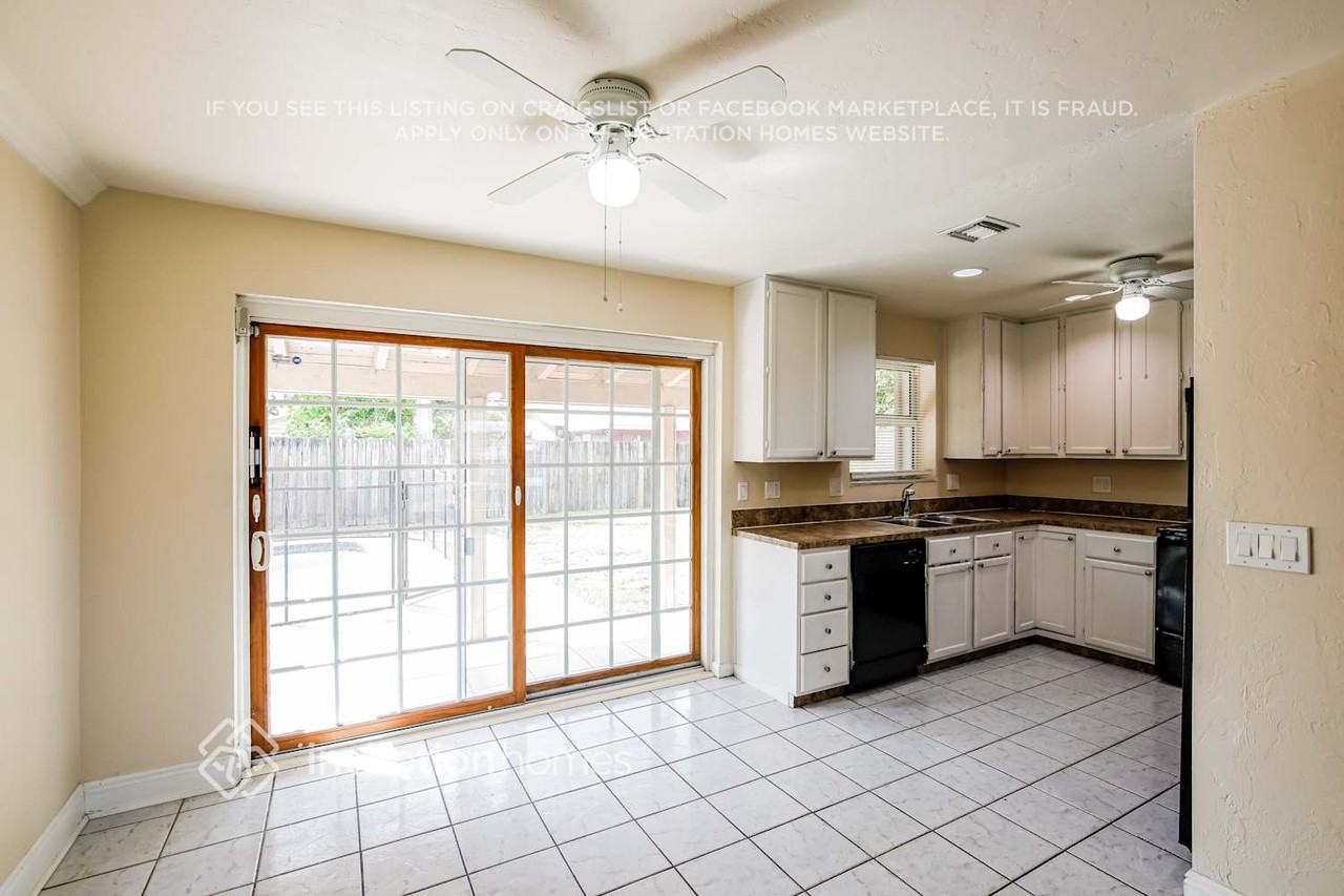 1755 Sw 37th Way - Photo 5 of 17