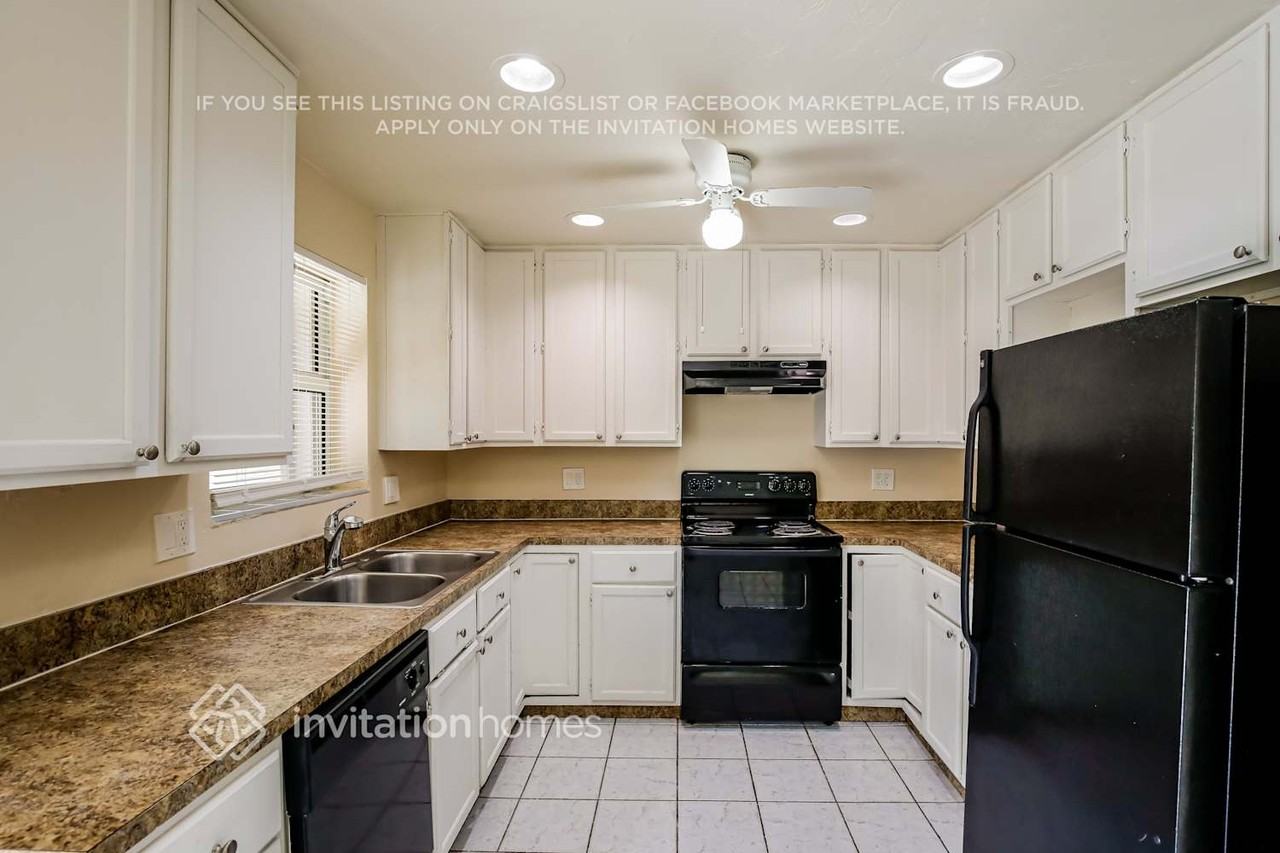 1755 Sw 37th Way - Photo 6 of 17