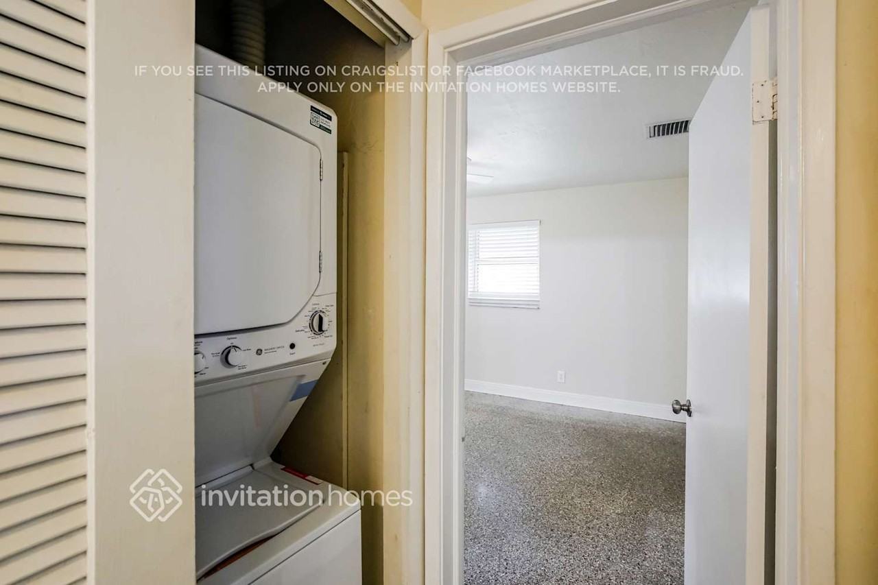 1755 Sw 37th Way - Photo 7 of 17