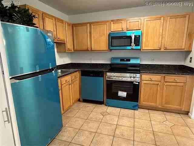 6560 Ridgefield Cir #104 - Photo 3 of 18