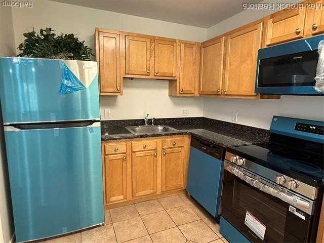 6560 Ridgefield Cir #104 - Photo 4 of 18