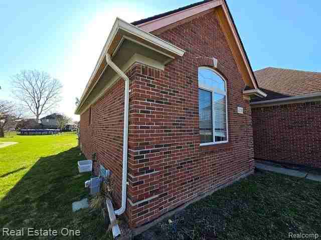 42510 Pinehurst Dr - Photo 3 of 24