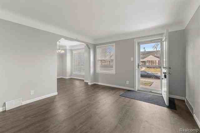 14592 Oconnor Ave - Photo 5 of 35