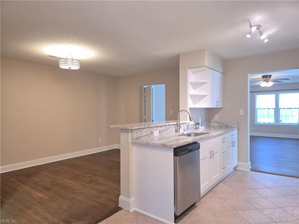 209 N Hill Ln - Photo 7 of 30
