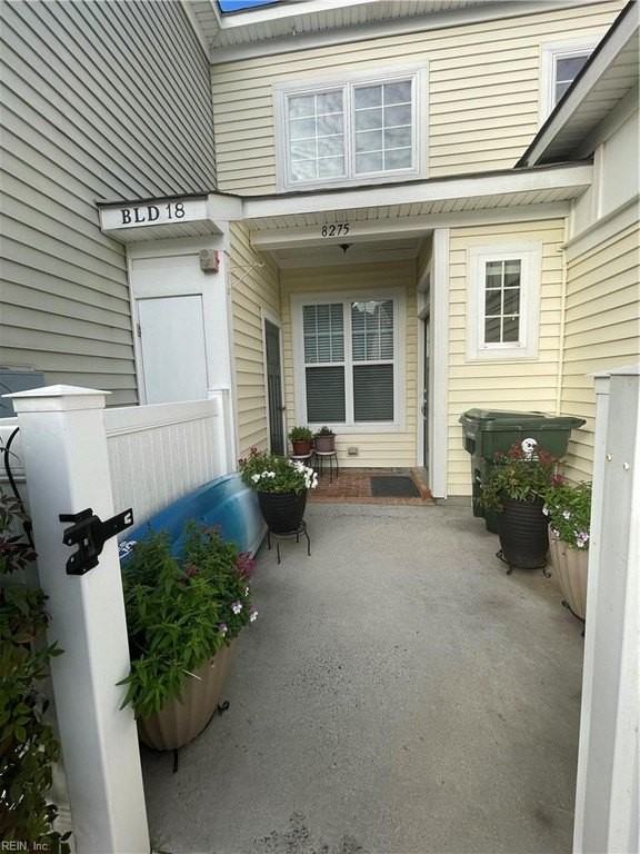 8275 Captains Way