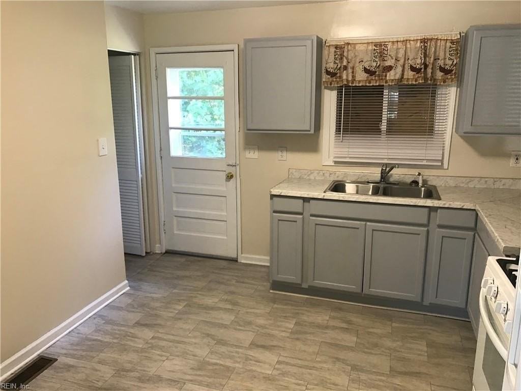 89 Jordan Dr - Photo 2 of 8