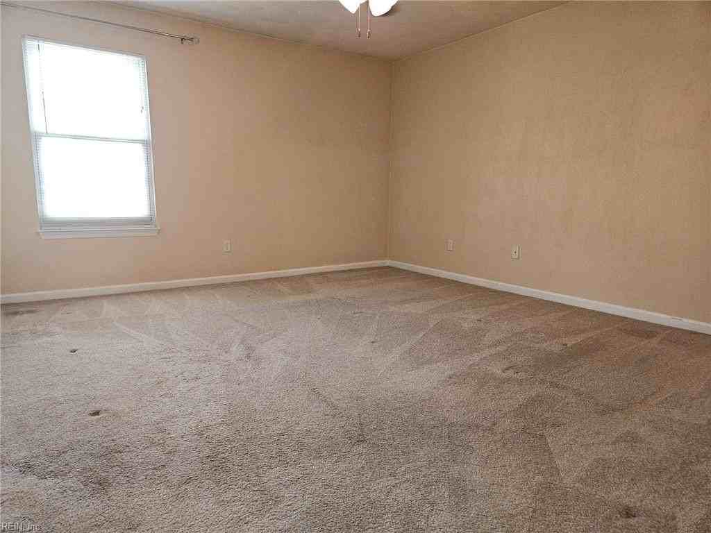 102 Chanticlair Dr - Photo 4 of 6