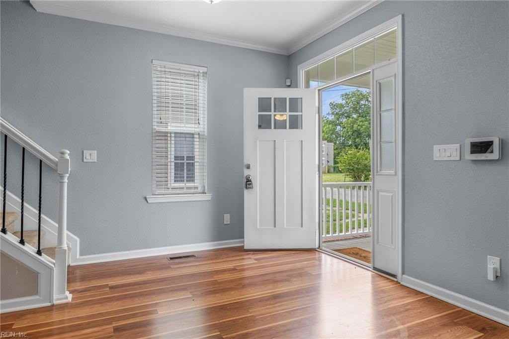 426 W 28th St - Photo 3 of 26