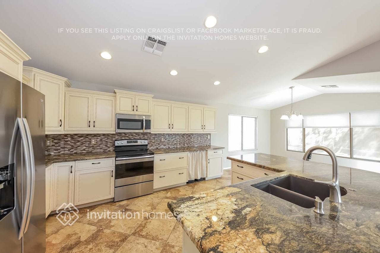 13345 W Acapulco Ln - Photo 6 of 15