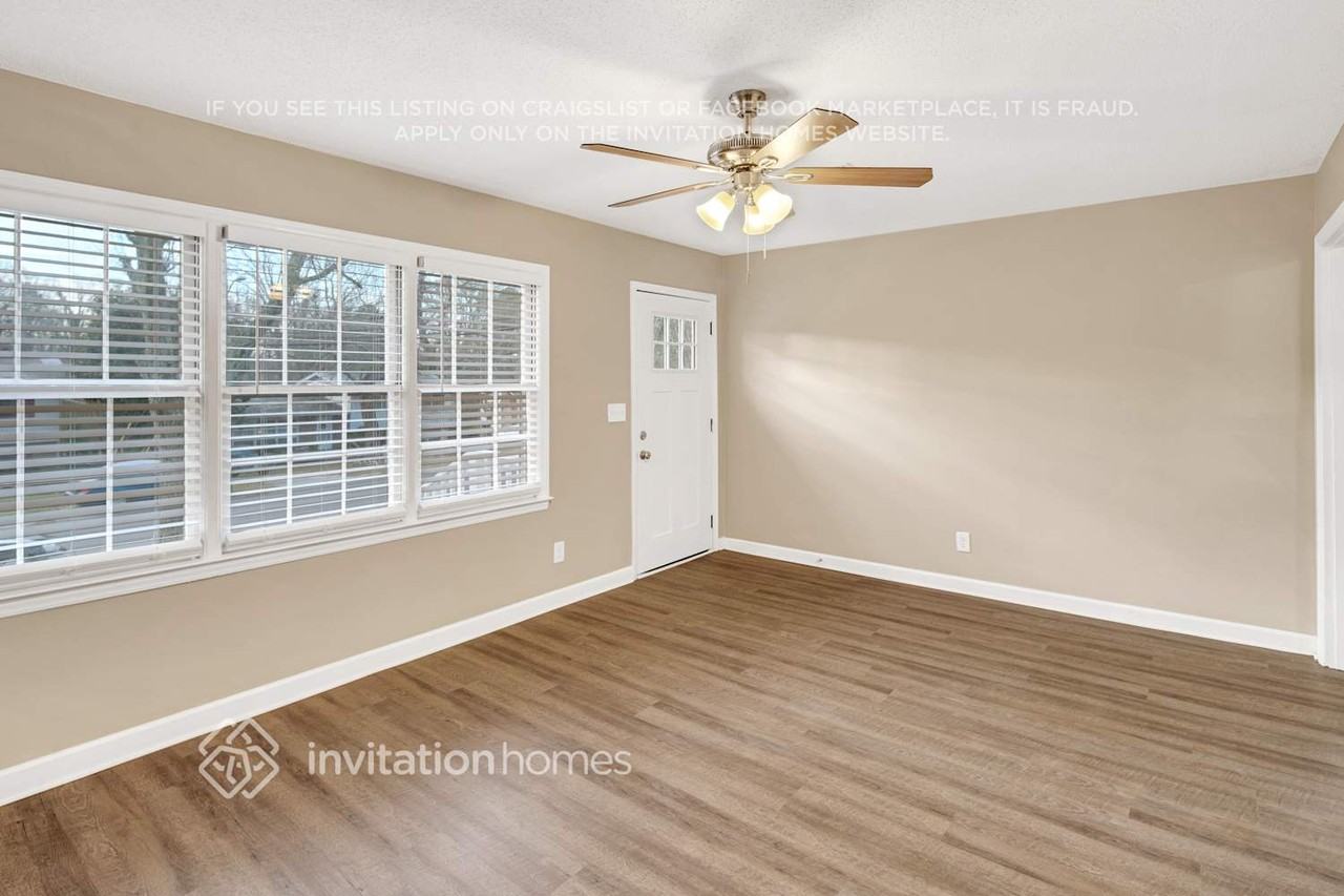1223 Yuma St - Photo 4 of 28