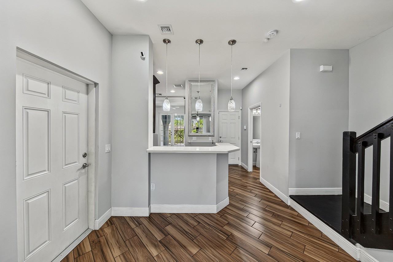 1135 Ne 3rd Ave - Photo 7 of 46