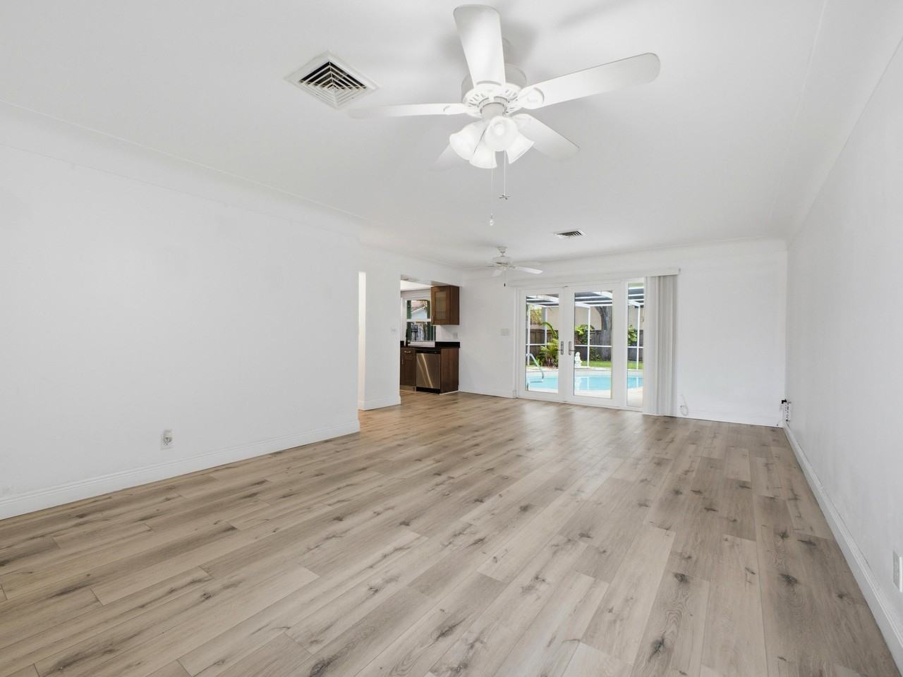 1680 Ne 34th Ln #B - Photo 5 of 28