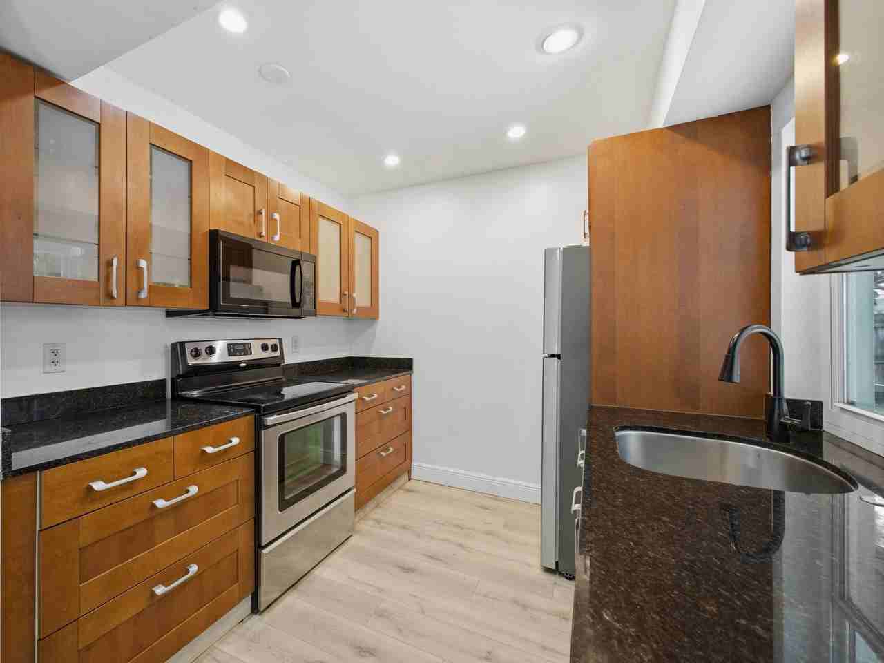 1680 Ne 34th Ln #B - Photo 7 of 28