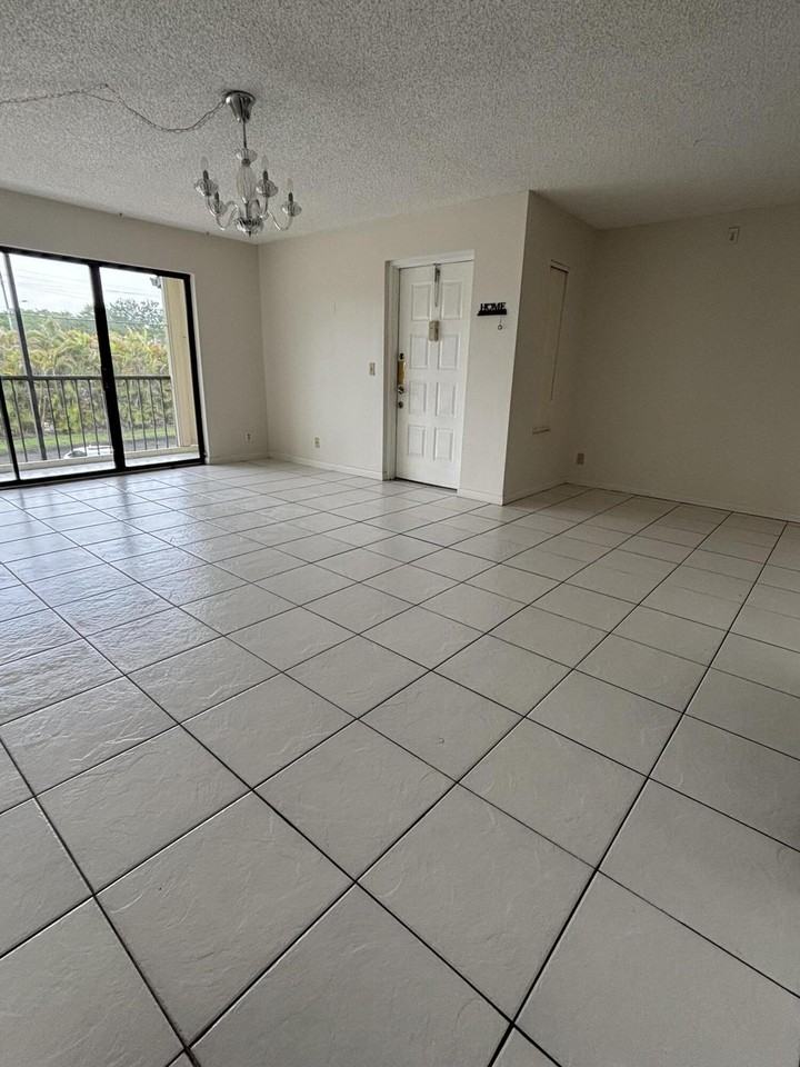 724 Sunny Pine Way #D2 - Photo 4 of 21