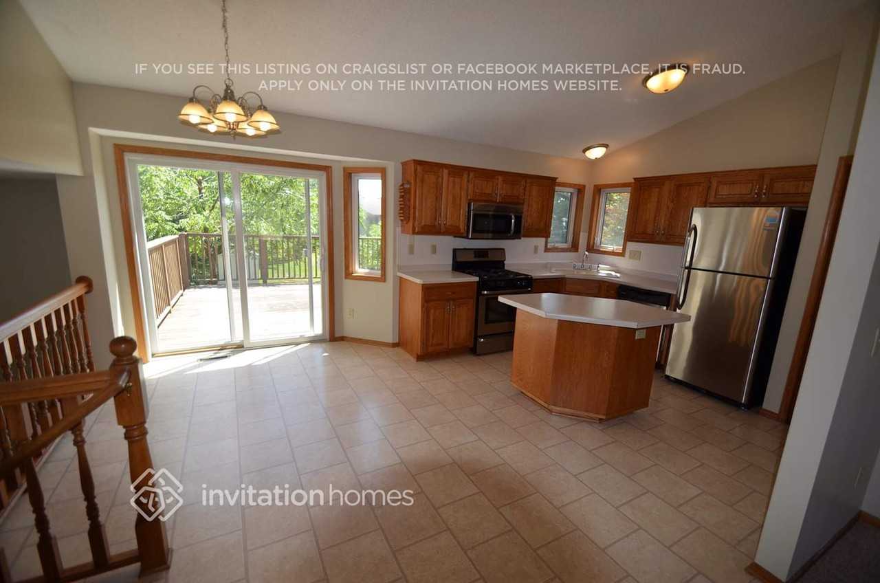 15684 Cumberland Ave W - Photo 4 of 22