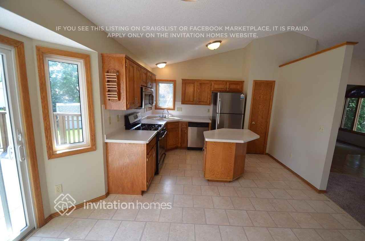 15684 Cumberland Ave W - Photo 5 of 22
