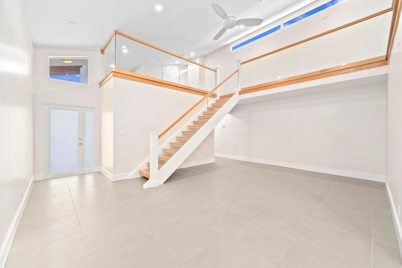 4197 Ne 5th Ave - Photo 6 of 9
