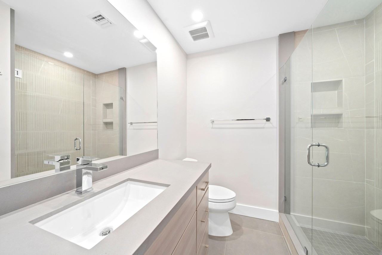 4197 Ne 5th Ave - Photo 7 of 9