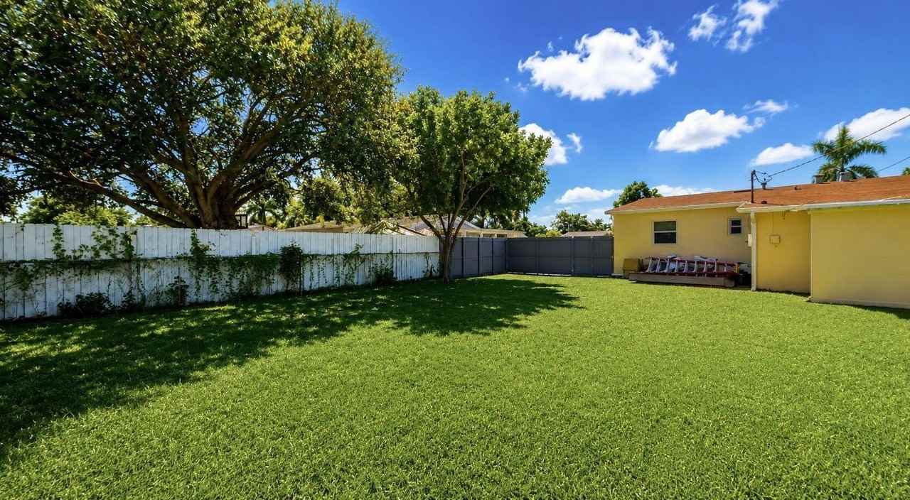 124 Abaco Dr - Photo 3 of 27