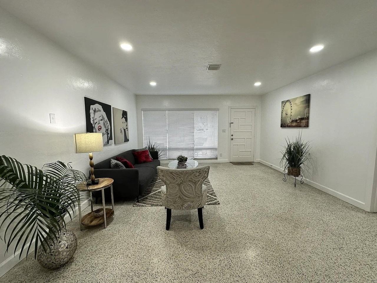 950 E Dayton Cir - Photo 4 of 23