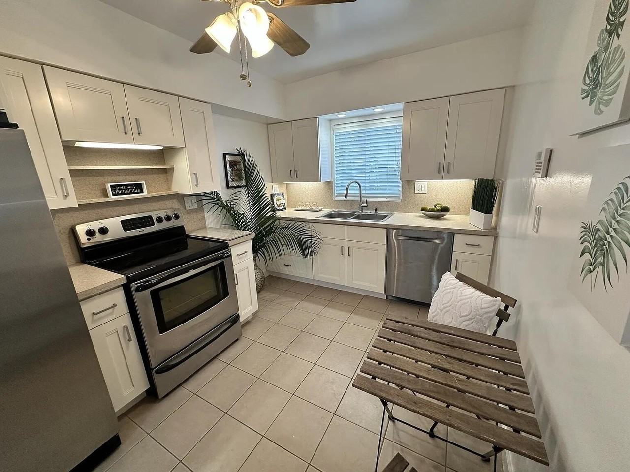 950 E Dayton Cir - Photo 5 of 23