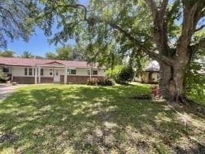 3205 Nw 87th Ave - Photo 3 of 32
