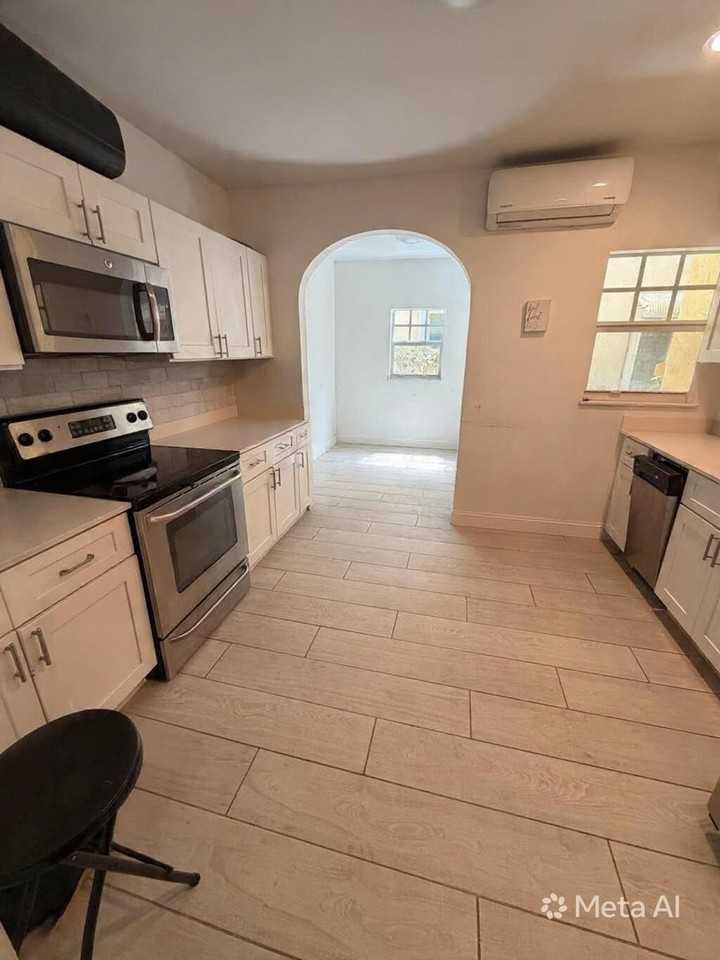 407 S Lakeside Dr - Photo 3 of 9