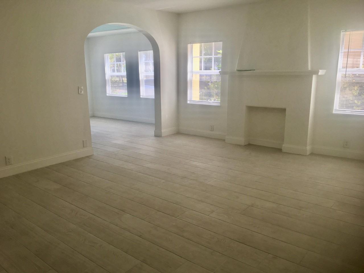 407 S Lakeside Dr - Photo 4 of 9